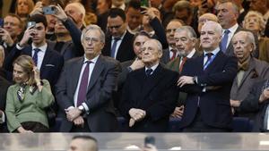 El presidente del Real Madrid Florentino Pérez y el del Levante, Pablo Sánchez, durante el partido de LaLiga 2025/26 del Santiago Bernabéu