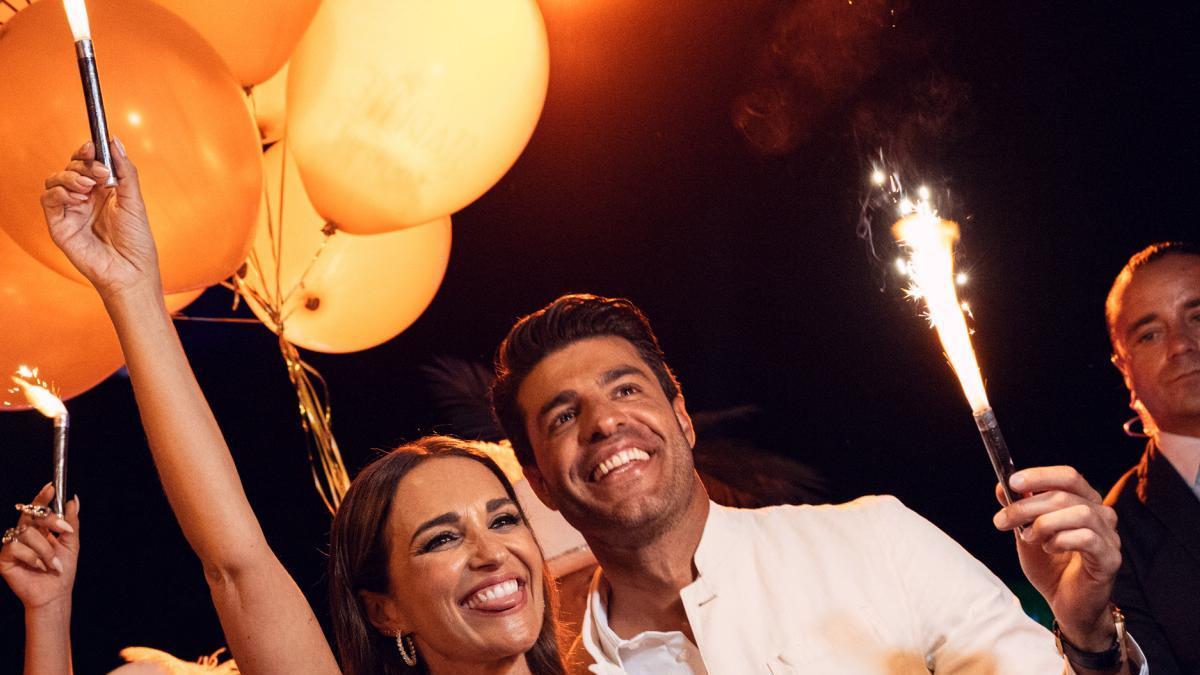 En la fiesta de Paula Echevarría por su 46 cumpleaños todos alucinan con su minivestido blanco