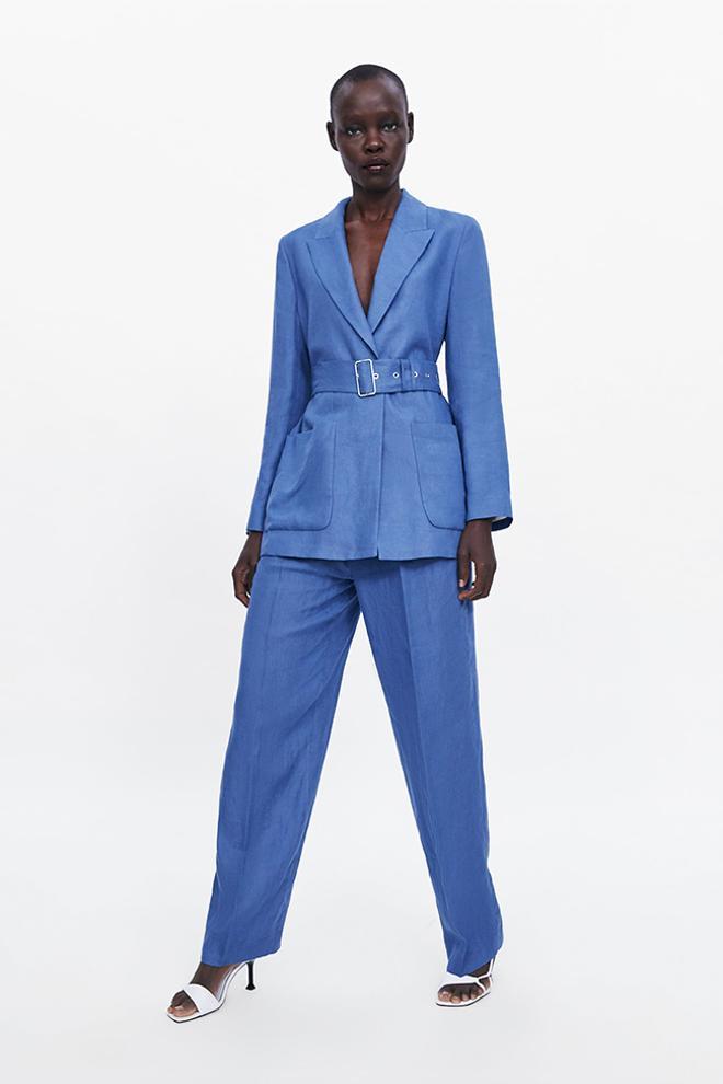 Traje de chaqueta y pantalón azul, de Zara