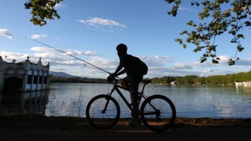 Banyoles exerceix de capitalitat amb l&#039;Estany com a punt neuràlgic