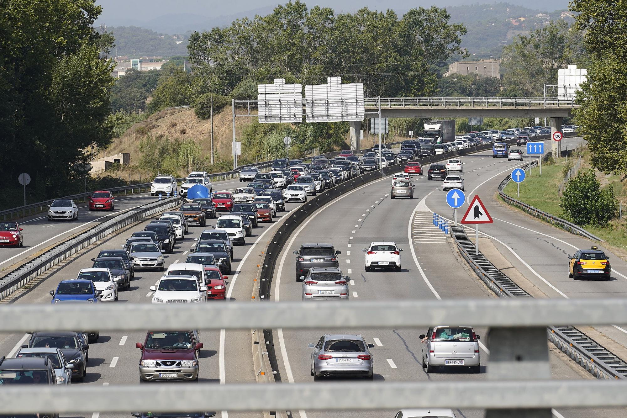 Cues a l'accés a la Costa Brava, a Vidreres