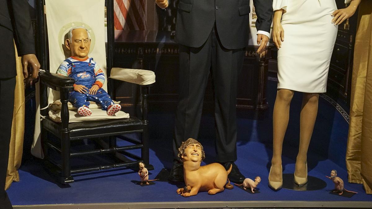 Arte efímero de Nicolás Miranda en el Museo de Cera de Madrid, con parodia de Netanyahu.
