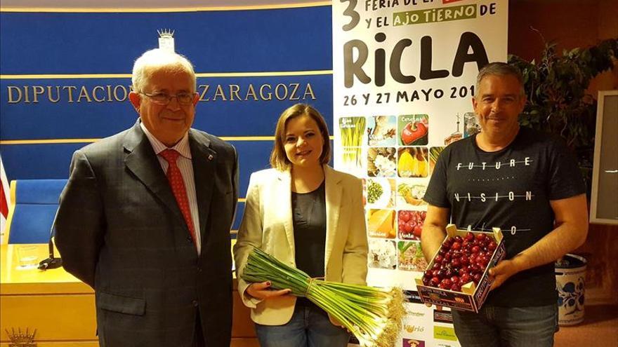 La localidad promociona el ajo y la cereza, productos estrella