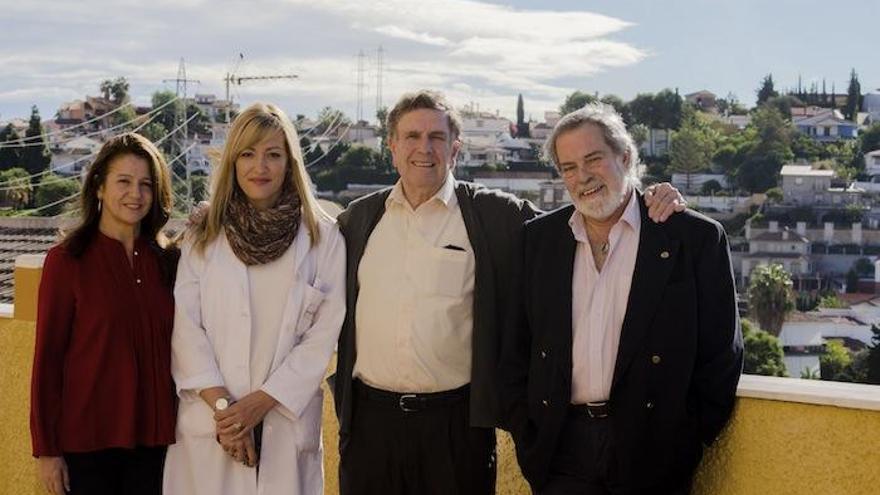 Dolores Santiago (izq.), Isabel Iglesias, Antonio de Linares y Francisco de Linares, ayer en la terraza de la Comunidad Terapéutica San Antonio.