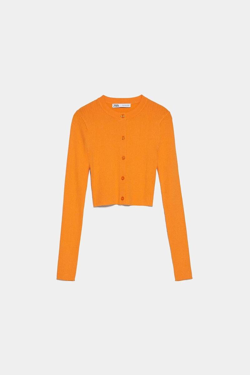 Cárdigan naranja de Zara. (Precio: 19,95 euros)