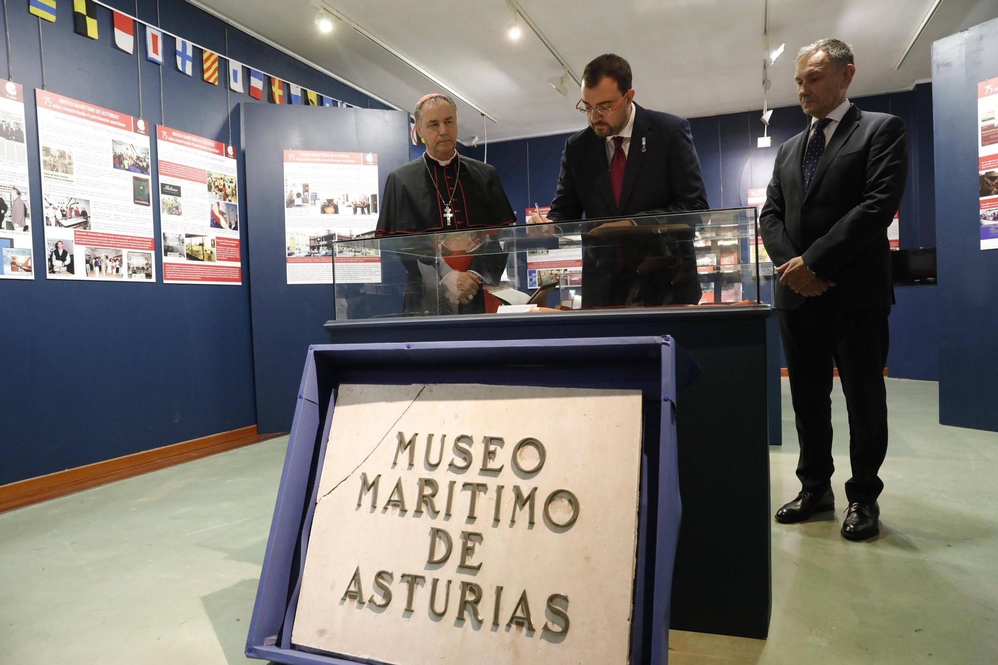 El cardenal Ángel  Fernández Artime recibe el título de Hijo Predilecto de Asturias en Luanco (Gozón)