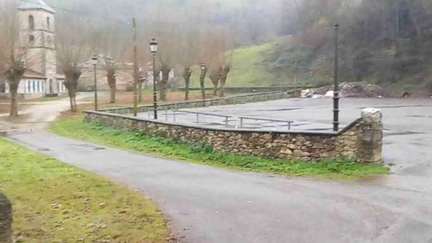 El recinto ferial de Benia de Onís, ayer, vacío.