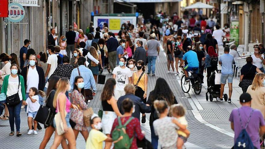 Ambiente en una calle comercial de Pontevedra.