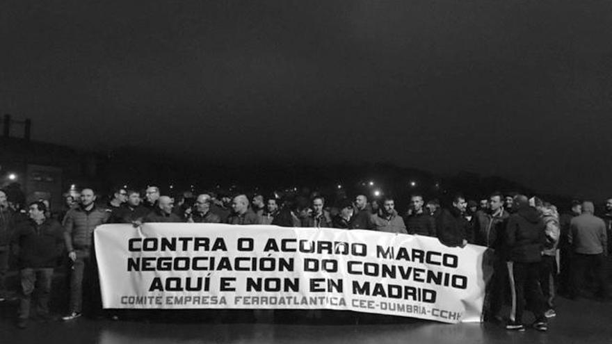 Protesta de trabajadores de Ferroatlántica, el pasado martes.