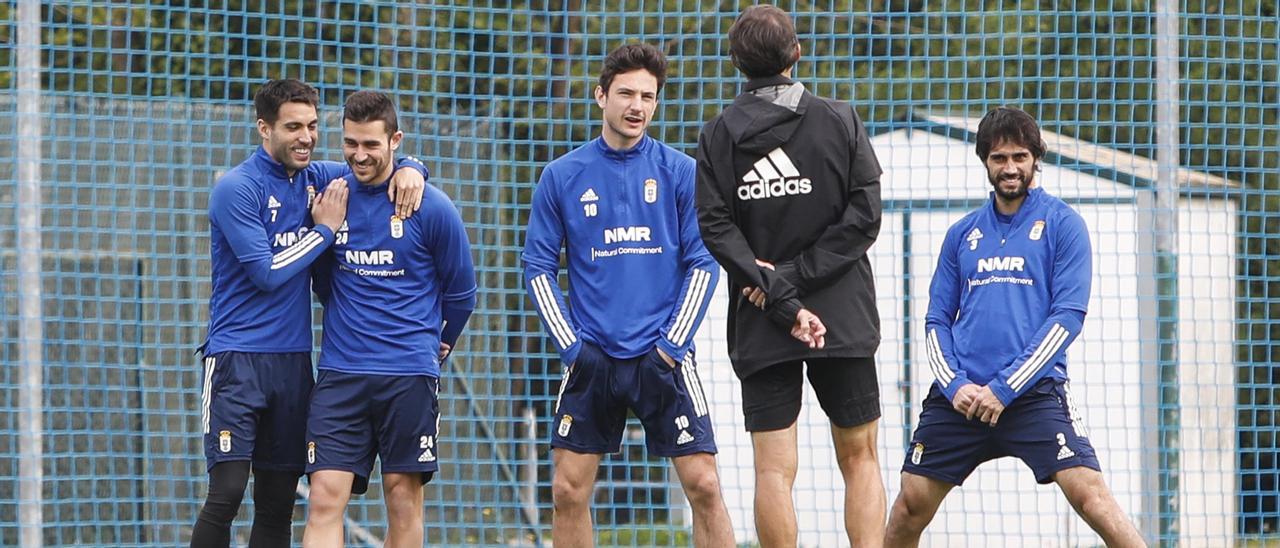 Por la izquierda, Diegui Johannesson, Lucas, Borja Sánchez, Ziganda (de espaldas) y Arribas durante un entrenamiento de esta semana en El Requexón. | Luisma Murias