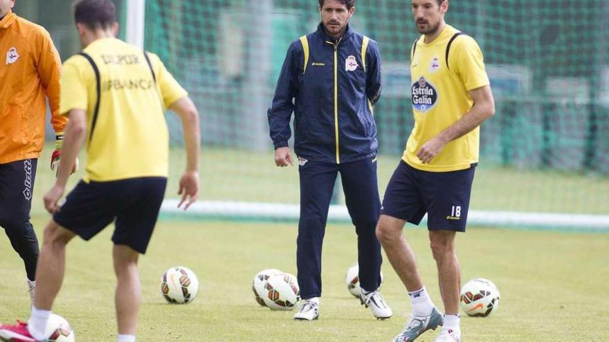 Víctor Sánchez, durante el entrenamiento del equipo ayer en la ciudad deportiva.