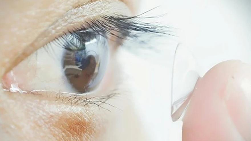 Crean lentes de contacto que permiten ver lo invisible: brindan visión infrarroja hasta con los ojos cerrados