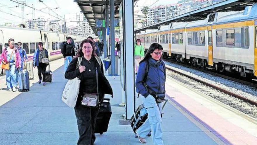 El Defensor del Pueblo exige a Renfe un informe sobre los retrasos en los trenes