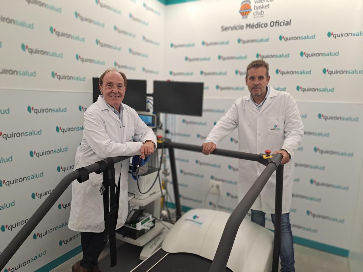 Los doctores Antonio Giner y Vicente Carratalá, especialistas de la Unidad de Medicina Deportiva del Centro Médico Quirónsalud Mercado de Colón.