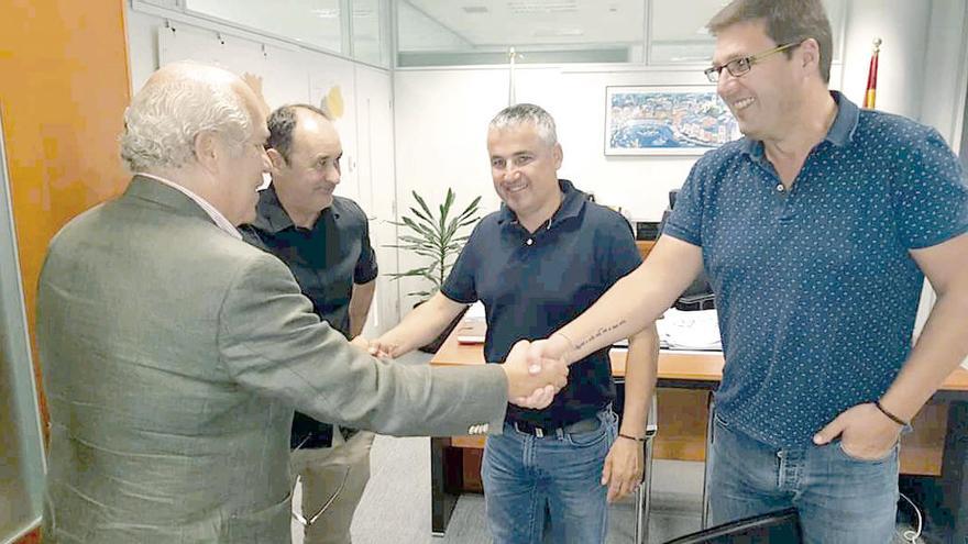 Directivos de Aceba reunidos con el jefe territorial de la Consellería de Infraestruturas e Mobilidade, José Luis Díez. // Aceba