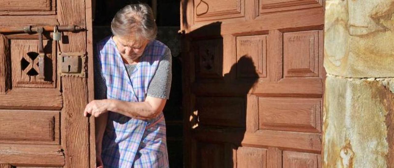 FINI PIPA CIERRA LAS PUERTAS DE LA CAPILLA DE LA VIRGEN DE LOS DOLORES.