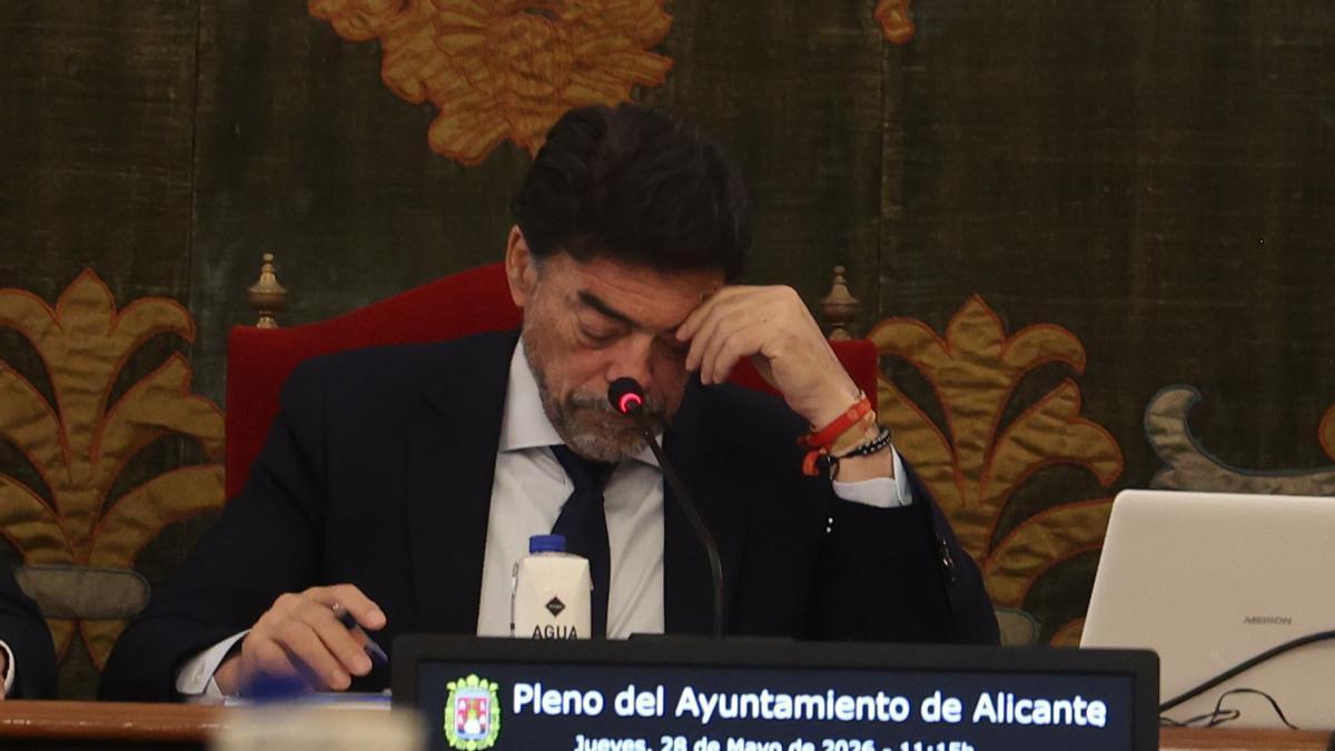El alcalde de Alicante, Luis Barcala, en el pleno del Ayuntamiento de Alicante del mes de mayo.