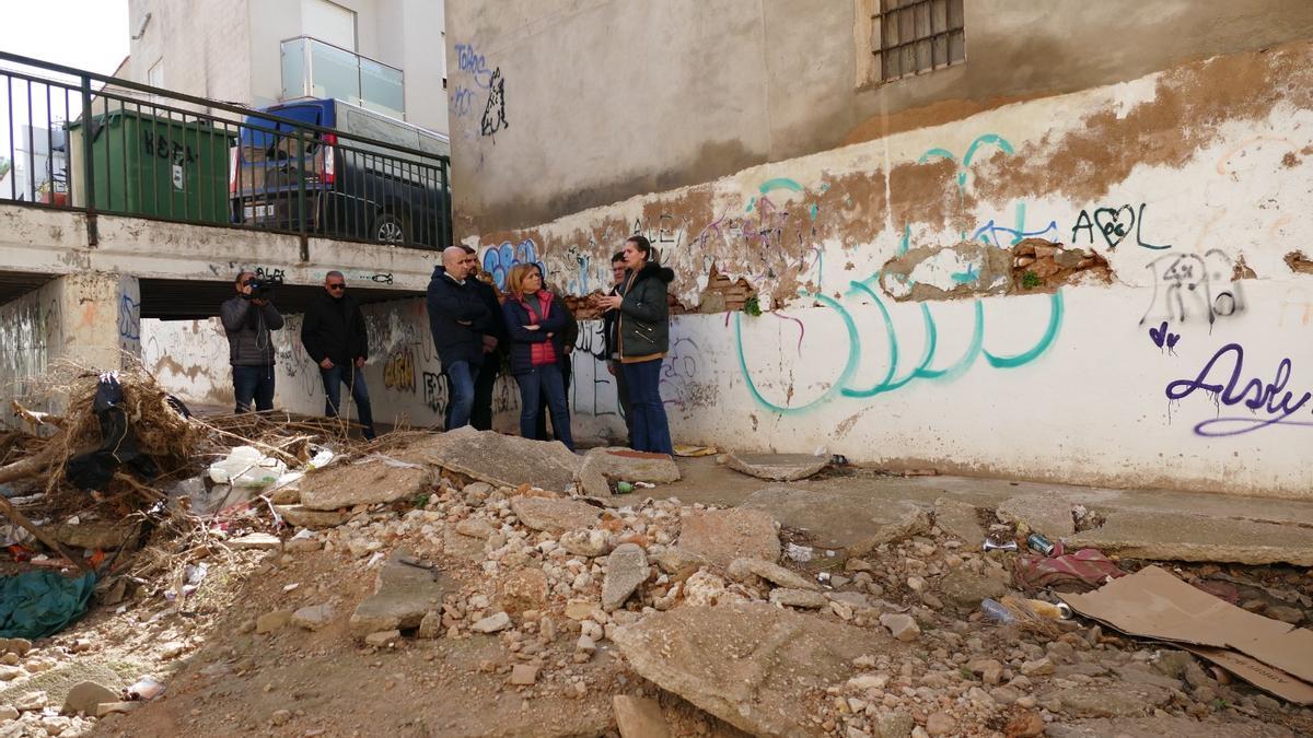 La delegada del Gobierno, Pilar Bernabé, el presidente de la CHJ, Miguel Polo, y la alcaldesa de Alginet, en una imagen de archivo.