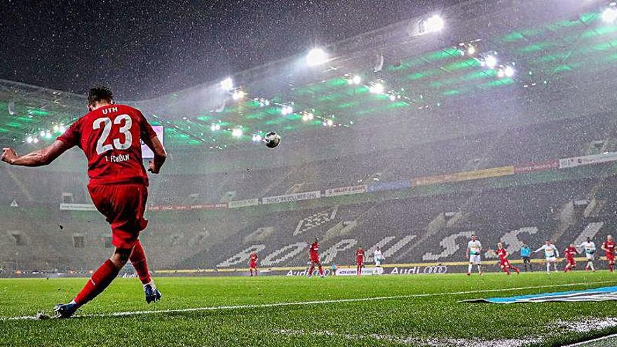 La Bundesliga a priori será la primera gran liga en volver.