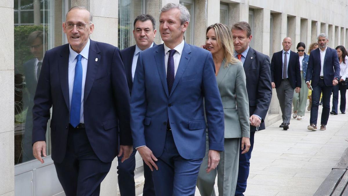 Reigosa y Rueda, a su llegada al acto. Detrás, Román Rodríguez y Marta Fernández-Tapias.  