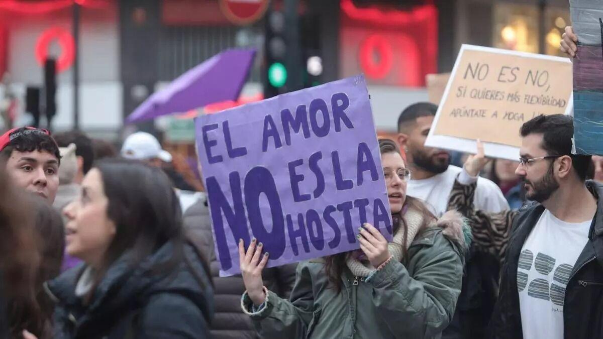 Una pancarta en una manifestación del 8M en València, en una imagen de archivo