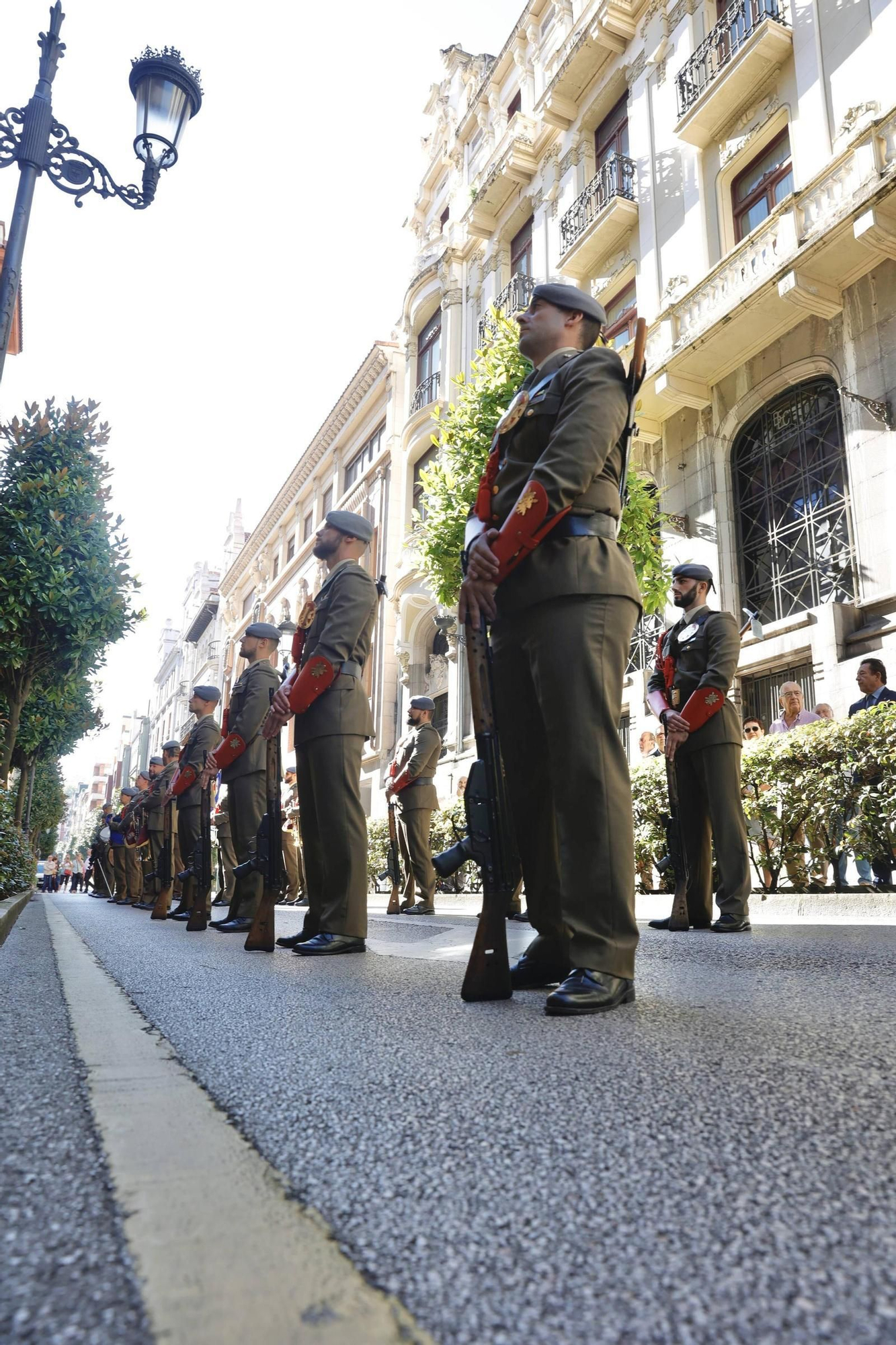 Parada militar en Oviedo para homenajear al Cabo Noval