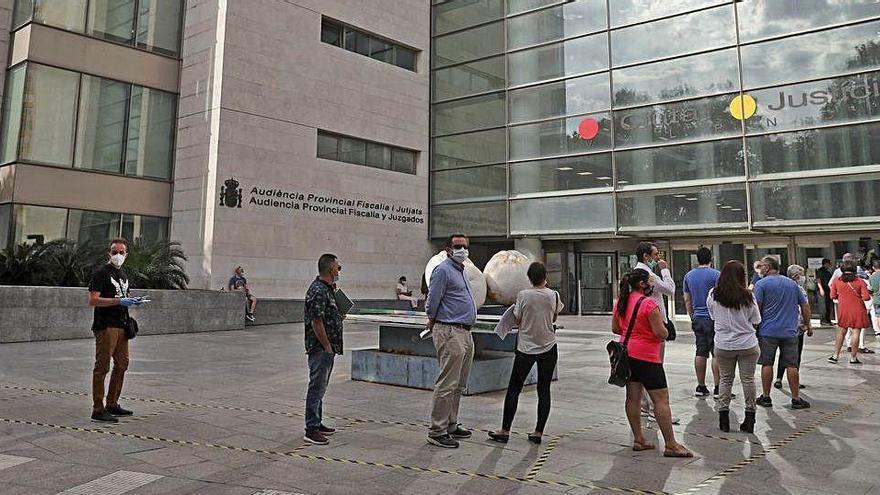 Colas en la Ciudad de la Justicia el primer día de apertura.