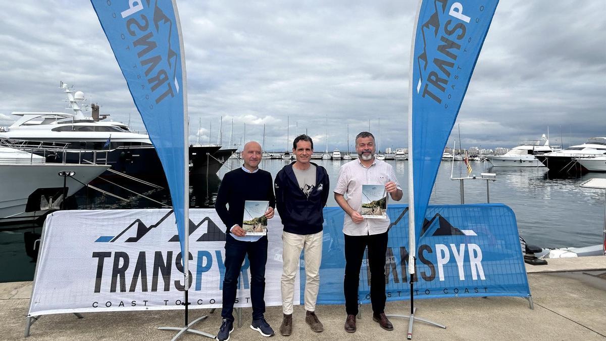 La presentació de la Transpyr davant el port de Roses.