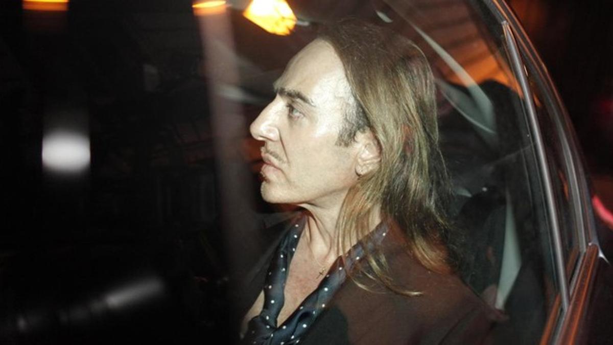 Galliano se disculpa en la sinagoga