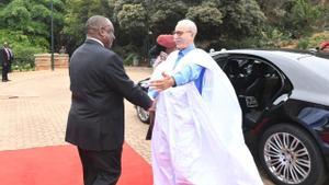 18/10/2022, Pretoria (Sudáfrica).- El presidente de Sudáfrica, Cyril Ramaphosa, recibe al secretario general del Frente Polisario, Brahim Ghali