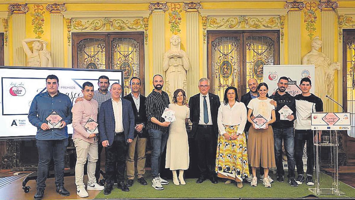 Foto de familia de los premiados