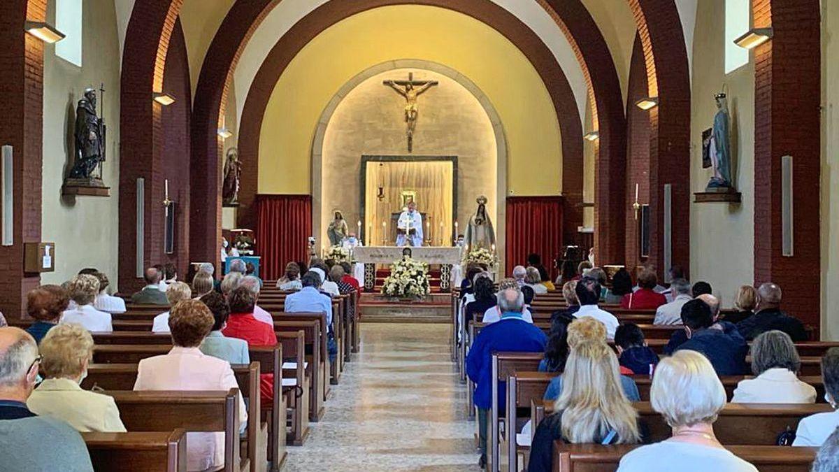 Un momento de la misa celebrada ayer por Santa Isabel en Lugones.