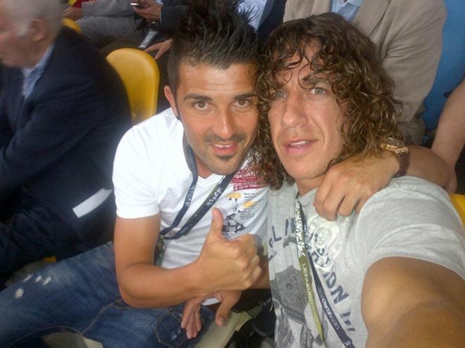 Puyol y Villa aprovecharon para presenciar la final de la Eurocopa durante sus vacaciones