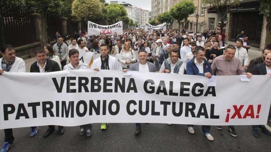 Protesta de los músicos de orquestas en Santiago en mayo. // Xoán A.