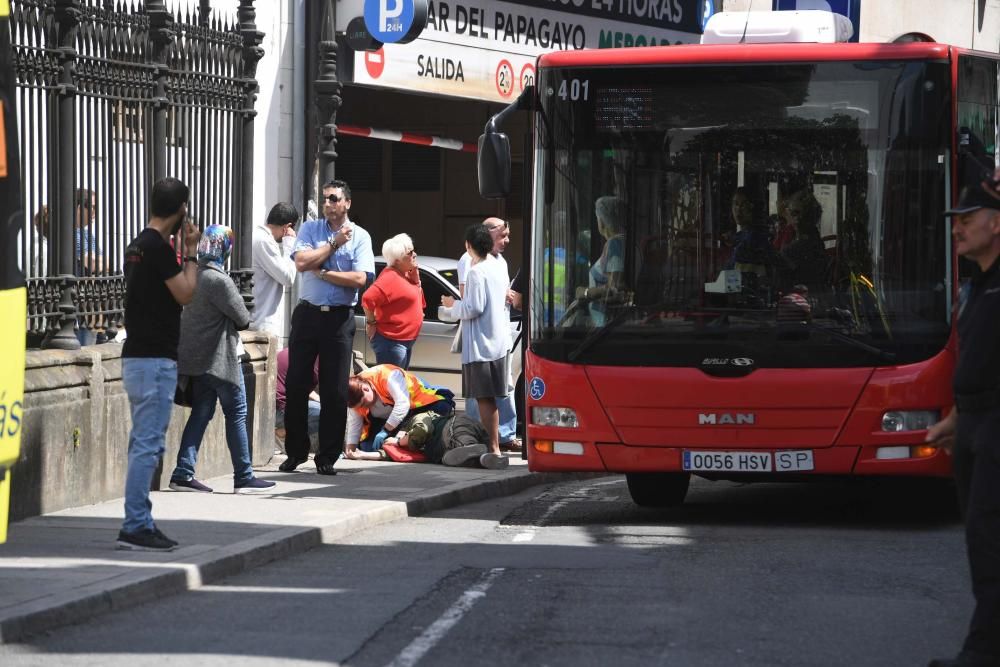 Un bus atropella a un menor en calle Panaderas