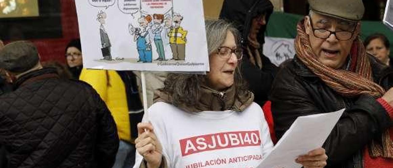 Gijón. Participantes en la concentración del paseo de Begoña.