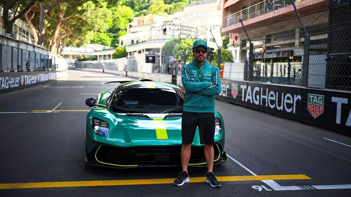 Alonso apadrina en Mnaco el Aston Martin Valhalla