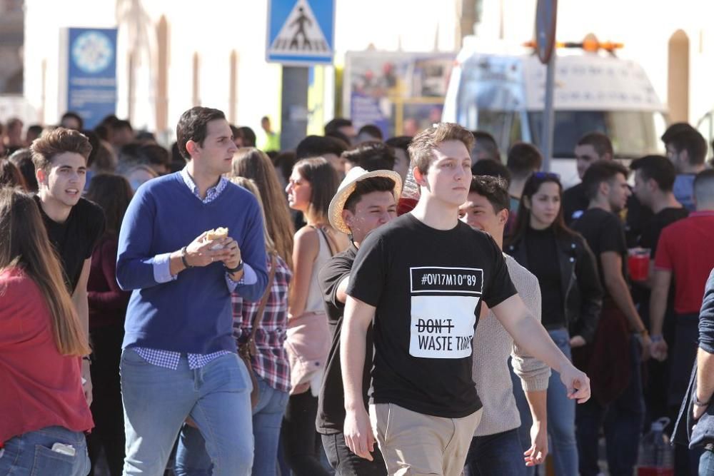 Centenares de estudiantes en la bienvenida de la UPCT