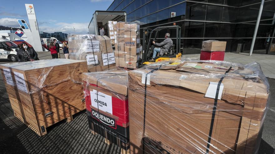 Fabada, agua y hasta moscovitas de chocolate y almendra: la comida asturiana que viaja a Ucrania para ayudar a los refugiados