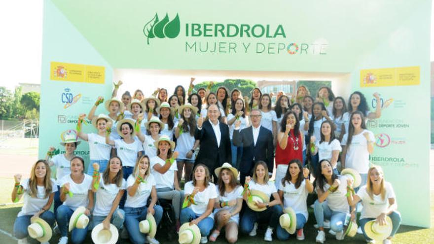 Foto de familia en el centro de Alto Rendimiento del Consejo Superior de Deportes en Madrid.