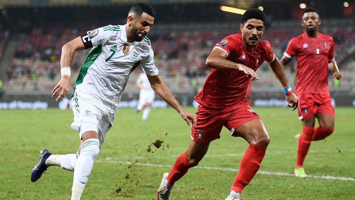 Mahrez, durante el partido contra Guinea Ecuatorial