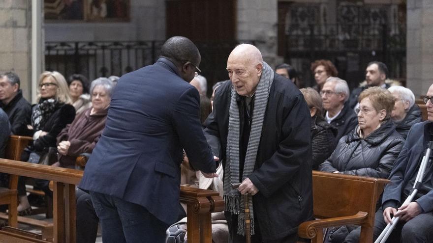 Més de 200 persones assisteixen a l’homenatge de Pere Roca i Fius