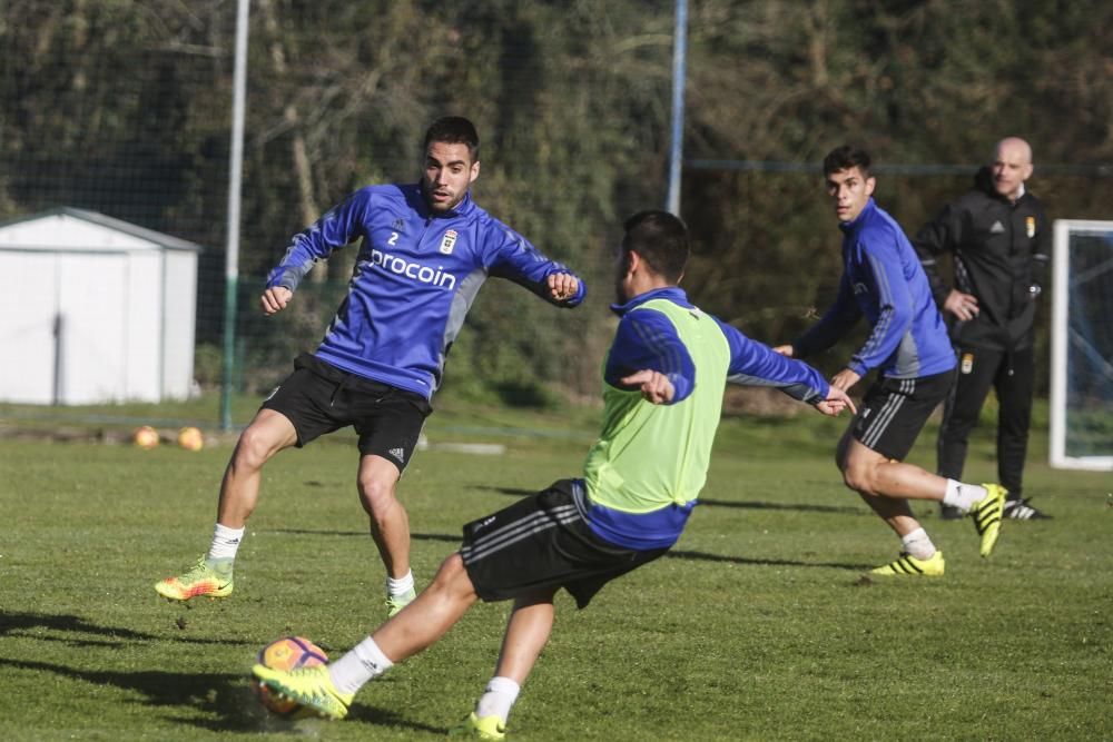 Entrenamiento del Real Oviedo a puerta abierta en El Requexón