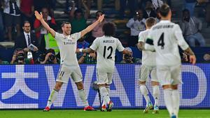 Bale, con los brazos en alto, celebra su tercer gol ante el Kashima.