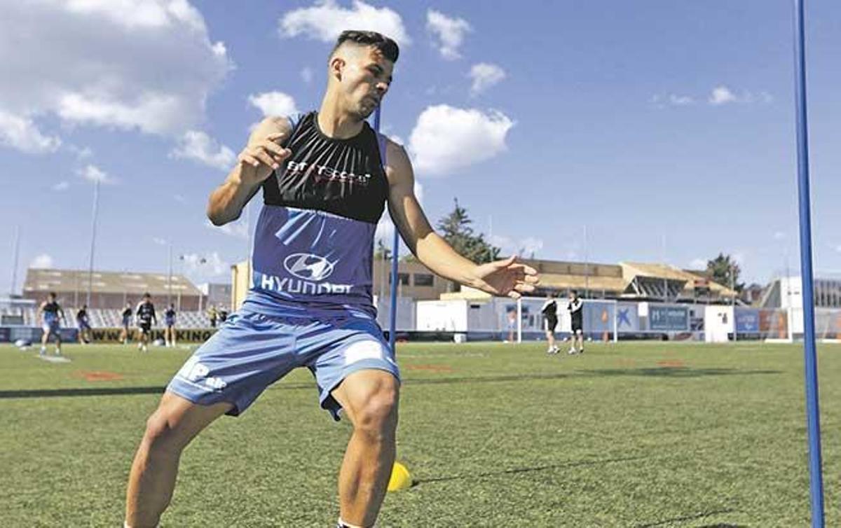José Ruiz durante un ejercicio del entrenamiento de ayer en Son Malferit.