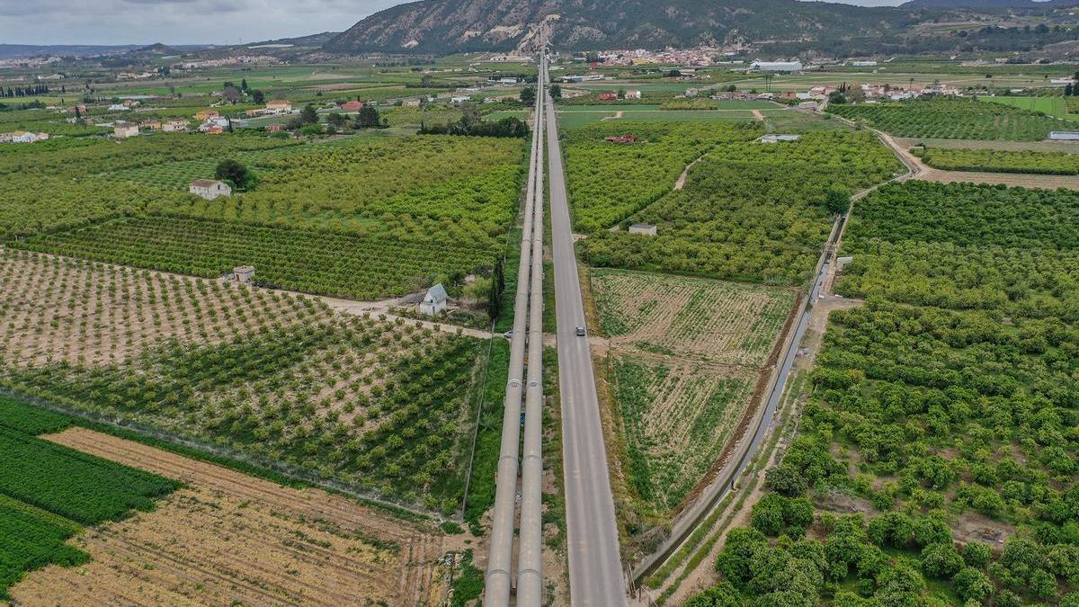 Tuberías del trasvase en la Vega Baja de Alicante.