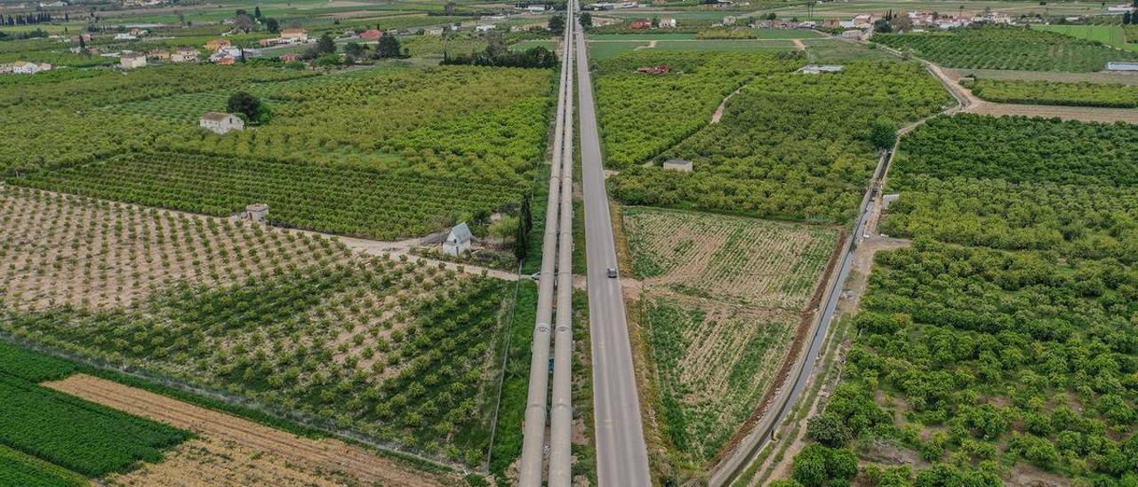 Tuberías del trasvase en la Vega Baja de Alicante.