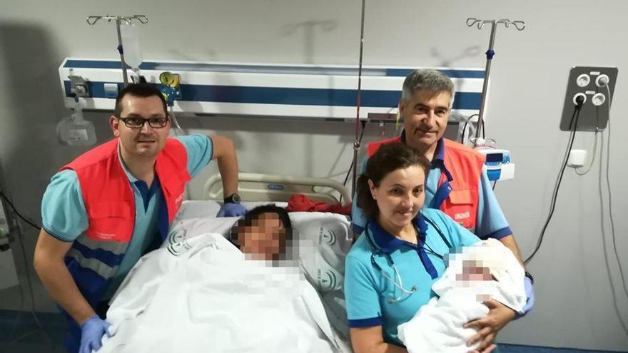 Nace una niña en una UVI móvil cuando su madre era trasladada al hospital de Cabra