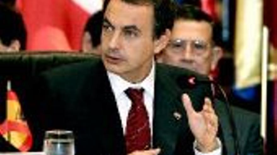 Zapatero suma sus fuerzas al frente diplomático para lograr la muestra