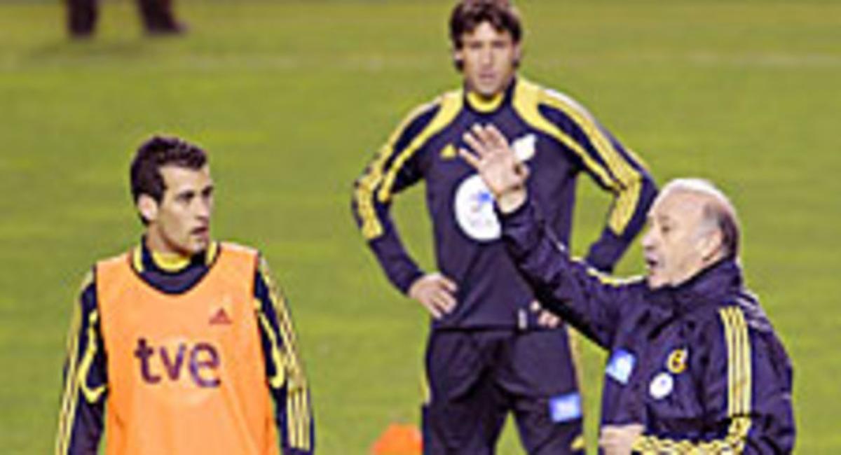 Del Bosque reconoce que los jugadores del Barça "marcan un estilo" y